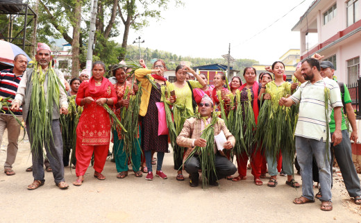 धादिङका बाँदरपीडित किसानले गरे बाग्मती प्रदेश सभा अगाडि नाराबाजी